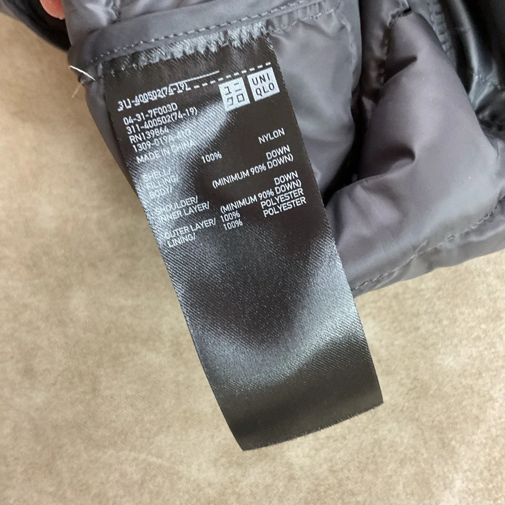 Uniqlo Light Weight Down Puffer Vest Men Sz L Full Zip Water Repellency Gray